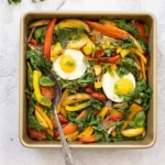 Traybake met aardappel, spinazie en ei